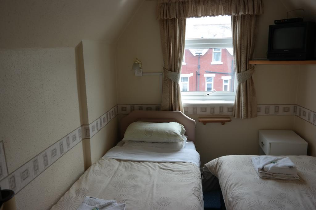 Olivers Strickley Over 35 Years Only Blackpool Habitación foto